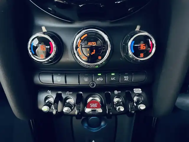ＭＩＮＩ ＢＭＷ ミニ クーパー D クラシックトリム 大阪府 2023(令5)年 1.1万km チリ・レッド ペッパーP/インテリジェントセーフティ/純正ディスプレイオーディオ/applecarplay/バックカメラ/ハーフレザー（レザーシートカバー)/純正16インチAW/LEDヘッドライト/クルコン/クリアランスソナー/コンフォートアクセス