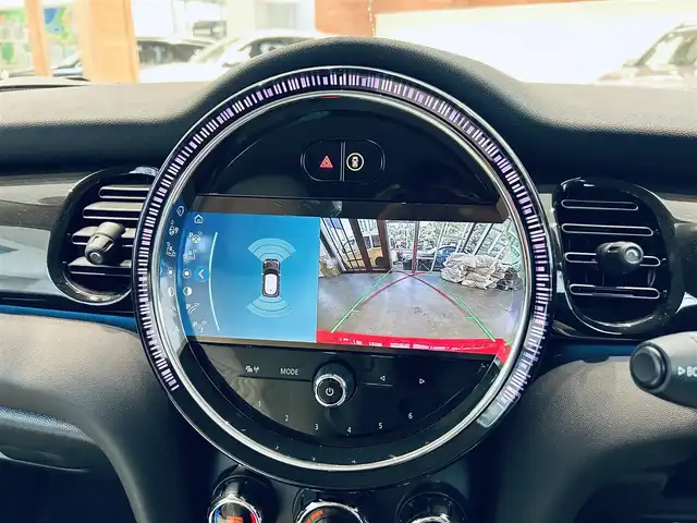 ＭＩＮＩ ＢＭＷ ミニ クーパー D クラシックトリム 大阪府 2023(令5)年 1.1万km チリ・レッド ペッパーP/インテリジェントセーフティ/純正ディスプレイオーディオ/applecarplay/バックカメラ/ハーフレザー（レザーシートカバー)/純正16インチAW/LEDヘッドライト/クルコン/クリアランスソナー/コンフォートアクセス