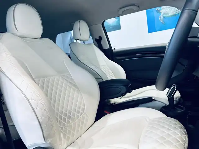 ＭＩＮＩ ＢＭＷ ミニ クーパー D クラシックトリム 大阪府 2023(令5)年 1.1万km チリ・レッド ペッパーP/インテリジェントセーフティ/純正ディスプレイオーディオ/applecarplay/バックカメラ/ハーフレザー（レザーシートカバー)/純正16インチAW/LEDヘッドライト/クルコン/クリアランスソナー/コンフォートアクセス