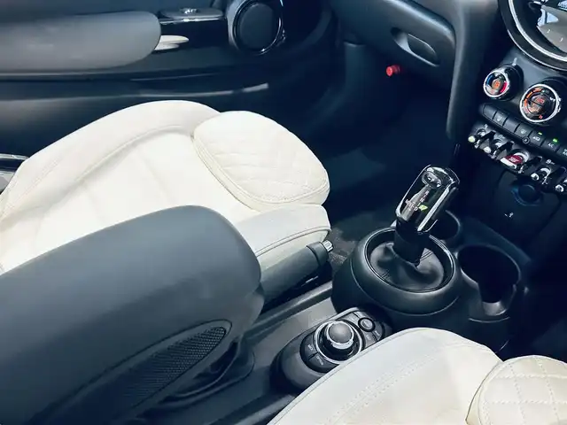 ＭＩＮＩ ＢＭＷ ミニ クーパー D クラシックトリム 大阪府 2023(令5)年 1.1万km チリ・レッド ペッパーP/インテリジェントセーフティ/純正ディスプレイオーディオ/applecarplay/バックカメラ/ハーフレザー（レザーシートカバー)/純正16インチAW/LEDヘッドライト/クルコン/クリアランスソナー/コンフォートアクセス