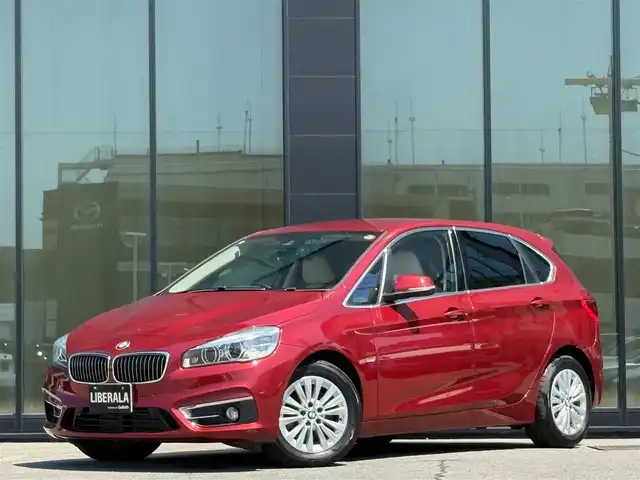ＢＭＷ ２１８ｄ アクティブツアラー ラグジュアリー 石川県 2016(平28)年 6万km 赤 純正HDDナビ/バックカメラ/Bluetooth/USB/AUX/インテリジェントセーフティ/アンビエントライト/電動格納ミラー/オートライト/LEDヘッドライト/フォグランプ/ベージュ革/パワーシート/メモリーシート/シートヒーター/クリアランスソナー/コンフォートアクセス/電動リアゲート/フットトランクオープナー/トノカバー/ミラー一体型ETC/ドライブレコーダー