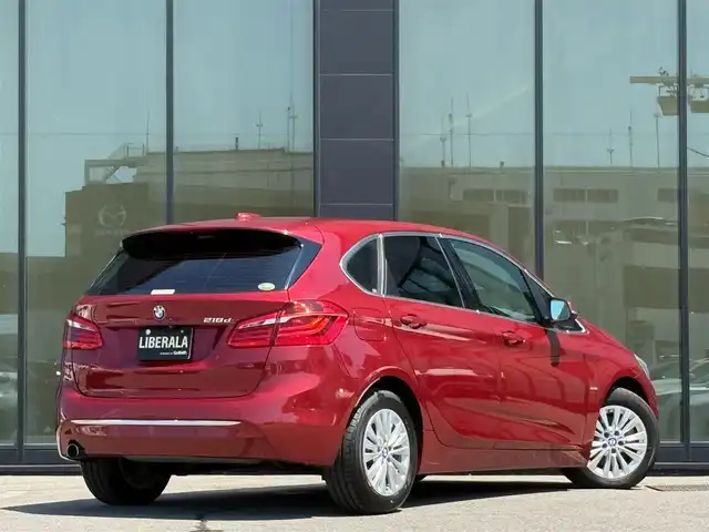 ＢＭＷ ２１８ｄ アクティブツアラー ラグジュアリー 石川県 2016(平28)年 6万km 赤 純正HDDナビ/バックカメラ/Bluetooth/USB/AUX/インテリジェントセーフティ/アンビエントライト/電動格納ミラー/オートライト/LEDヘッドライト/フォグランプ/ベージュ革/パワーシート/メモリーシート/シートヒーター/クリアランスソナー/コンフォートアクセス/電動リアゲート/フットトランクオープナー/トノカバー/ミラー一体型ETC/ドライブレコーダー
