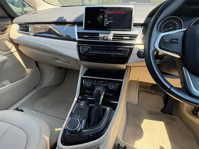 ＢＭＷ ２１８ｄ アクティブツアラー ラグジュアリー 石川県 2016(平28)年 6万km 赤 純正HDDナビ/バックカメラ/Bluetooth/USB/AUX/インテリジェントセーフティ/アンビエントライト/電動格納ミラー/オートライト/LEDヘッドライト/フォグランプ/ベージュ革/パワーシート/メモリーシート/シートヒーター/クリアランスソナー/コンフォートアクセス/電動リアゲート/フットトランクオープナー/トノカバー/ミラー一体型ETC/ドライブレコーダー