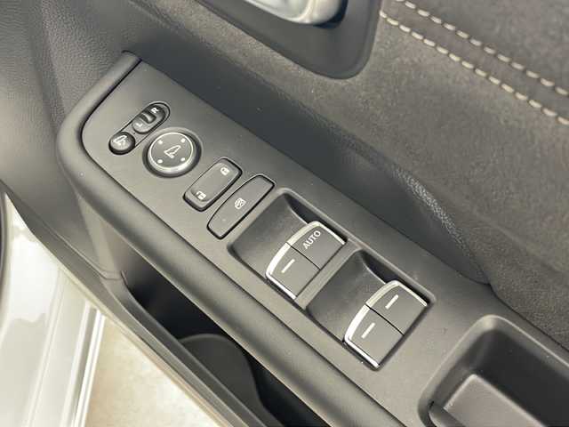 ホンダ ステップワゴン スパーダ プレミアムライン 秋田県 2025(令7)年 0.1千km プラチナホワイトパール ４ＷＤ/ホンダセンシング/9インチホンダコネクトナビ/　(フルセグTV/Bluetooth/USB/ACP/AA)/マルチビューカメラ/寒冷地仕様/レーダークルーズコントロール/パドルシフト/両側パワースライドドア/パワーバックドア/ブラインドスポットモニター/コンビシート/オットマン/純正フロアマット/前席・2列目シートヒーター/オートライト/スマートキー/スペアキー/ＬＥＤヘッドライト