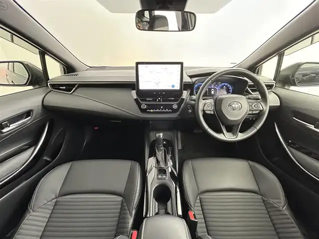 トヨタ カローラツーリング ハイブリッド ダブルバイビー 道央・札幌 2024(令6)年 2.6万km アティチュードブラックマイカ ・4WD/・寒冷地仕様/・トヨタセーフティセンス/・プリクラッシュセーフティ/・レーンキープアシスト/・レーダークルーズコントロール/・オートハイビーム/・ブラインドスポットモニター/・標識認識システム/・純正ディスプレイオーディオ/・ナビ機能/フルセグ/Bluetooth/・バックカメラ/・ビルトインETC/・オートブレーキホールド/・ミラーヒーター/・ステアリングスイッチ/・スマートキー/・プッシュスタート/・電格ミラー