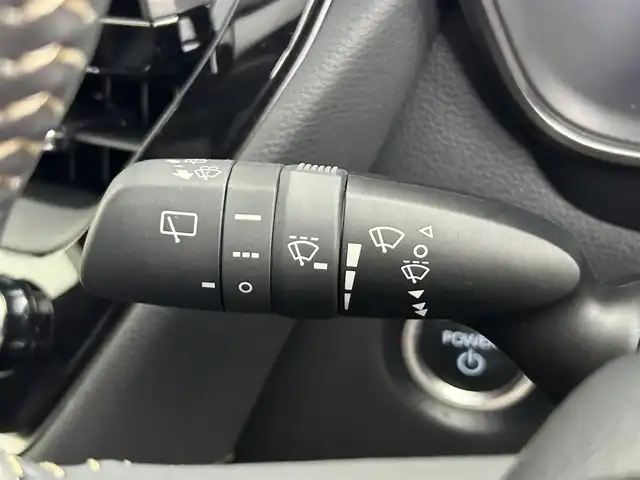 トヨタ カローラツーリング ハイブリッド ダブルバイビー 道央・札幌 2024(令6)年 2.6万km アティチュードブラックマイカ ・4WD/・寒冷地仕様/・トヨタセーフティセンス/・プリクラッシュセーフティ/・レーンキープアシスト/・レーダークルーズコントロール/・オートハイビーム/・ブラインドスポットモニター/・標識認識システム/・純正ディスプレイオーディオ/・ナビ機能/フルセグ/Bluetooth/・バックカメラ/・ビルトインETC/・オートブレーキホールド/・ミラーヒーター/・ステアリングスイッチ/・スマートキー/・プッシュスタート/・電格ミラー