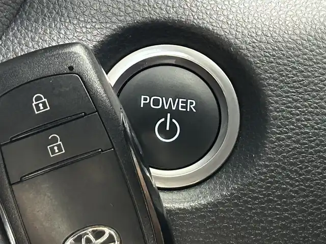 トヨタ カローラツーリング ハイブリッド ダブルバイビー 道央・札幌 2024(令6)年 2.6万km アティチュードブラックマイカ ・4WD/・寒冷地仕様/・トヨタセーフティセンス/・プリクラッシュセーフティ/・レーンキープアシスト/・レーダークルーズコントロール/・オートハイビーム/・ブラインドスポットモニター/・標識認識システム/・純正ディスプレイオーディオ/・ナビ機能/フルセグ/Bluetooth/・バックカメラ/・ビルトインETC/・オートブレーキホールド/・ミラーヒーター/・ステアリングスイッチ/・スマートキー/・プッシュスタート/・電格ミラー