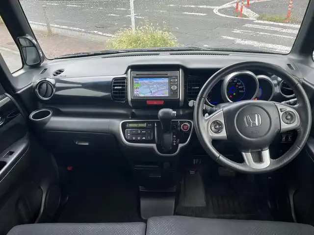 ホンダ Ｎ ＢＯＸ カスタム G ターボパッケージ 福岡県 2012(平24)年 10.4万km クリスタルブラックパール (株)IDOMが運営する【じしゃロン八幡西店】の自社ローン専用車両になります。こちらは現金またはオートローンご利用時の価格です。自社ローンご希望の方は別途その旨お申付け下さい/メモリーナビ(BT/CD/DVD)/バックカメラ/両側パワースライドドア/ETC/ステアリングスイッチ/純正15インチアルミホイール/ウィンカーミラー/プッシュスタート