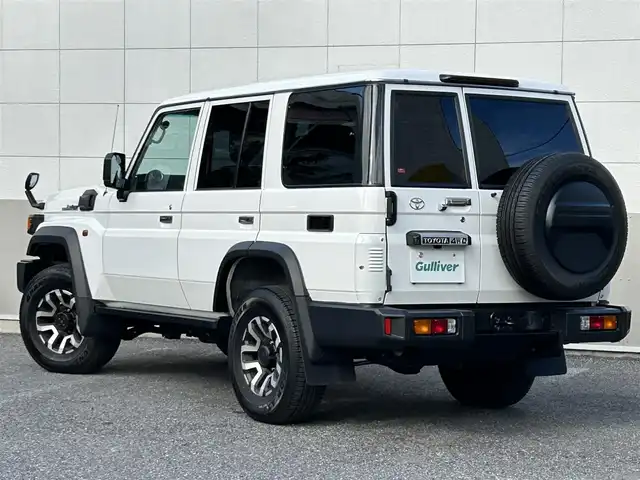 トヨタ ランドクルーザー AX 東京都 2024(令6)年 1.1万km スーパーホワイトⅡ ワンオーナー/モデリスタインテリアパネルセット/純正ＳＤナビ/CD/DVD/FM・AM/Bluetooth//フルセグTV/バックカメラ/ETC2.0/ドライブレコーダー前後/プリクラッシュセーフティ/レーンディパーチャーアラート/オートハイビーム/ロードサインアシスト/クルーズコントロール/LEDヘッドライト/LEDフォグランプ/ハーフレザーシート/純正１６インチアルミホイール/電動デフロック/ヒルスタートアシストコントロール/ダウンヒルアシストコントロール/革巻きステアリングホイール/バックモニター内蔵自動防眩ルームミラー/純正フロアマット/リモコンキー/新車時保証書/取扱説明書/スペアキー