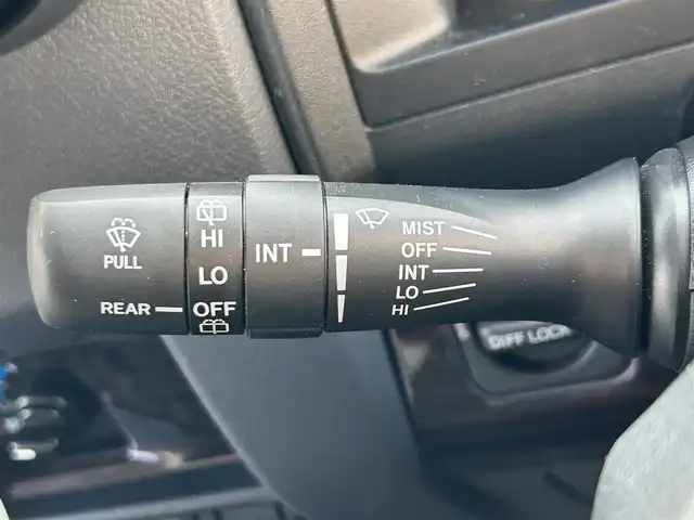 トヨタ ランドクルーザー AX 東京都 2024(令6)年 1.1万km スーパーホワイトⅡ ワンオーナー/モデリスタインテリアパネルセット/純正ＳＤナビ/CD/DVD/FM・AM/Bluetooth//フルセグTV/バックカメラ/ETC2.0/ドライブレコーダー前後/プリクラッシュセーフティ/レーンディパーチャーアラート/オートハイビーム/ロードサインアシスト/クルーズコントロール/LEDヘッドライト/LEDフォグランプ/ハーフレザーシート/純正１６インチアルミホイール/電動デフロック/ヒルスタートアシストコントロール/ダウンヒルアシストコントロール/革巻きステアリングホイール/バックモニター内蔵自動防眩ルームミラー/純正フロアマット/リモコンキー/新車時保証書/取扱説明書/スペアキー