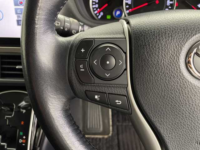 トヨタ ヴォクシー ZS 煌Ⅱ 鹿児島県 2017(平29)年 6.1万km ブラック アルパイン製10インチナビ/（フルセグ/Bluetooth/CD/DVD/FM/AM）　/フリップダウンモニター　/バックカメラ　/アルパイン製スピーカー　/純正フロアマット　/ドアバイザー　/両側パワースライドドア　/LEDヘッドライト　/オートマチックハイビーム　/ETC/クラッツィオ製シートカバー/ドアバイザー/アイドリングストップ/プッシュスタートボタン/スペアキー1本/保証書/取扱説明書