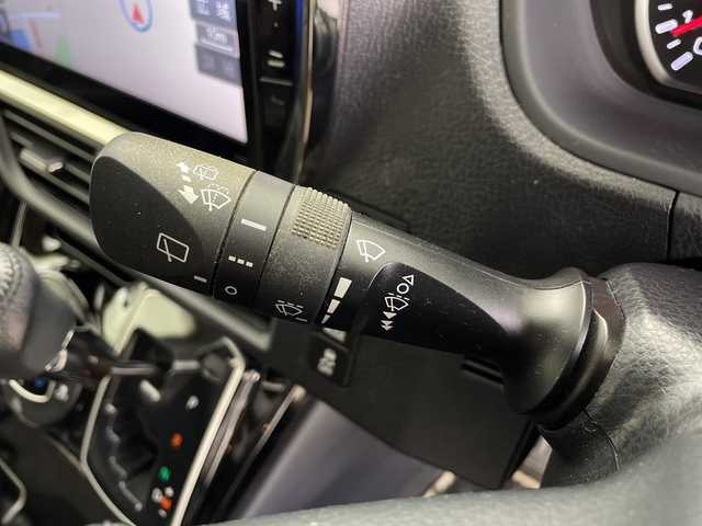 トヨタ ヴォクシー ZS 煌Ⅱ 鹿児島県 2017(平29)年 6.1万km ブラック アルパイン製10インチナビ/（フルセグ/Bluetooth/CD/DVD/FM/AM）　/フリップダウンモニター　/バックカメラ　/アルパイン製スピーカー　/純正フロアマット　/ドアバイザー　/両側パワースライドドア　/LEDヘッドライト　/オートマチックハイビーム　/ETC/クラッツィオ製シートカバー/ドアバイザー/アイドリングストップ/プッシュスタートボタン/スペアキー1本/保証書/取扱説明書