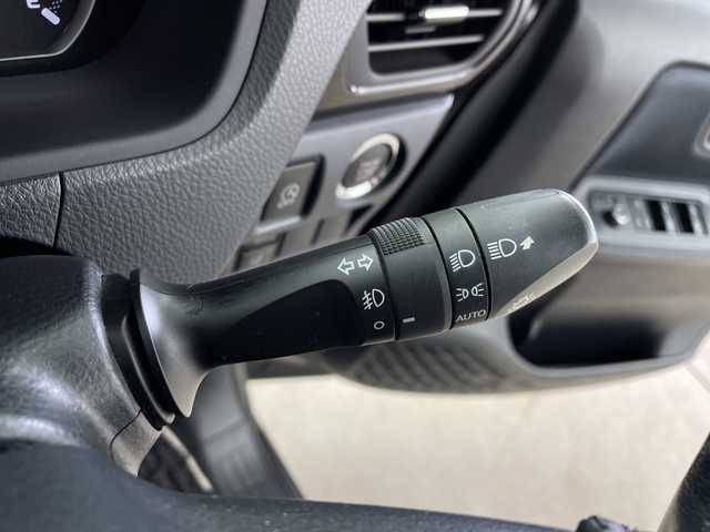 トヨタ ヴォクシー ZS 煌Ⅱ 鹿児島県 2017(平29)年 6.1万km ブラック アルパイン製10インチナビ/（フルセグ/Bluetooth/CD/DVD/FM/AM）　/フリップダウンモニター　/バックカメラ　/アルパイン製スピーカー　/純正フロアマット　/ドアバイザー　/両側パワースライドドア　/LEDヘッドライト　/オートマチックハイビーム　/ETC/クラッツィオ製シートカバー/ドアバイザー/アイドリングストップ/プッシュスタートボタン/スペアキー1本/保証書/取扱説明書