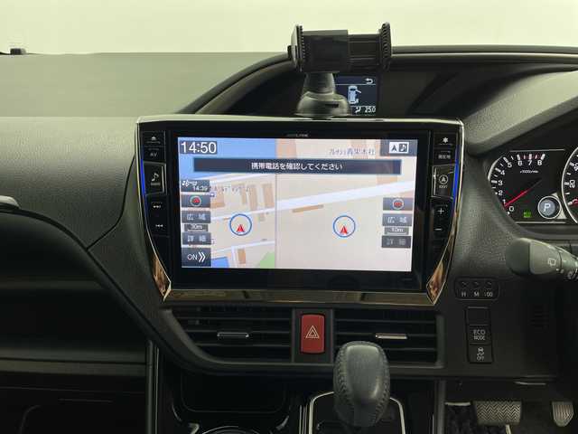 トヨタ ヴォクシー ZS 煌Ⅱ 鹿児島県 2017(平29)年 6.1万km ブラック アルパイン製10インチナビ/（フルセグ/Bluetooth/CD/DVD/FM/AM）　/フリップダウンモニター　/バックカメラ　/アルパイン製スピーカー　/純正フロアマット　/ドアバイザー　/両側パワースライドドア　/LEDヘッドライト　/オートマチックハイビーム　/ETC/クラッツィオ製シートカバー/ドアバイザー/アイドリングストップ/プッシュスタートボタン/スペアキー1本/保証書/取扱説明書