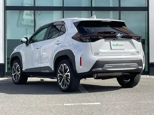 トヨタ ヤリスクロス ハイブリッド Z アドベンチャー 和歌山県 2023(令5)年 3.2万km プラチナホワイトパールマイカ ４WD/純正８インチナビ/全方位カメラ/フルセグTV/衝突軽減ブレーキ/ブラインドスポットモニター/レーダークルコン/前後コーナーセンサー/ダウンヒルアシストコントロール/オートライト/前後ドラレコ/レーダー探知機/ビルトインETC/シートヒーター/ステアリングヒーター/ステアリングリモコン/電動リアゲート/パワーシート/ルーフレール/ワイパーデアイサー/オートホールド/社外センターコンソール
