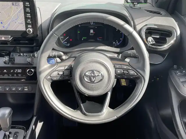 トヨタ ヤリスクロス ハイブリッド Z アドベンチャー 和歌山県 2023(令5)年 3.2万km プラチナホワイトパールマイカ ４WD/純正８インチナビ/全方位カメラ/フルセグTV/衝突軽減ブレーキ/ブラインドスポットモニター/レーダークルコン/前後コーナーセンサー/ダウンヒルアシストコントロール/オートライト/前後ドラレコ/レーダー探知機/ビルトインETC/シートヒーター/ステアリングヒーター/ステアリングリモコン/電動リアゲート/パワーシート/ルーフレール/ワイパーデアイサー/オートホールド/社外センターコンソール
