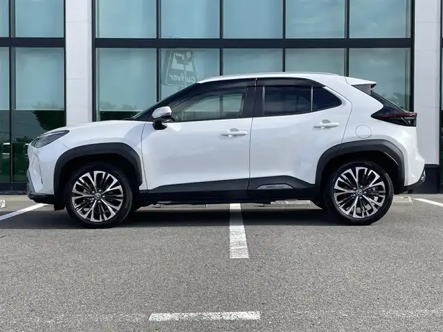 トヨタ ヤリスクロス ハイブリッド Z アドベンチャー 和歌山県 2023(令5)年 3.2万km プラチナホワイトパールマイカ ４WD/純正８インチナビ/全方位カメラ/フルセグTV/衝突軽減ブレーキ/ブラインドスポットモニター/レーダークルコン/前後コーナーセンサー/ダウンヒルアシストコントロール/オートライト/前後ドラレコ/レーダー探知機/ビルトインETC/シートヒーター/ステアリングヒーター/ステアリングリモコン/電動リアゲート/パワーシート/ルーフレール/ワイパーデアイサー/オートホールド/社外センターコンソール