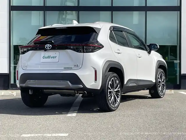 トヨタ ヤリスクロス ハイブリッド Z アドベンチャー 和歌山県 2023(令5)年 3.2万km プラチナホワイトパールマイカ ４WD/純正８インチナビ/全方位カメラ/フルセグTV/衝突軽減ブレーキ/ブラインドスポットモニター/レーダークルコン/前後コーナーセンサー/ダウンヒルアシストコントロール/オートライト/前後ドラレコ/レーダー探知機/ビルトインETC/シートヒーター/ステアリングヒーター/ステアリングリモコン/電動リアゲート/パワーシート/ルーフレール/ワイパーデアイサー/オートホールド/社外センターコンソール
