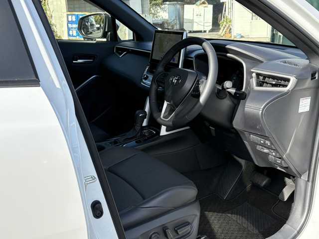 トヨタ カローラ クロス Z 大分県 2025(令7)年 0.2万km プラチナホワイトパールマイカ ワンオーナー /純正メモリーナビ/フルセグ /Bluetooth/純正LEDヘッドライト/オートライトコントロール/オートハイビームアシスト/ハーフレザーシート/パワーシート/シートヒーター/アダプティブクルーズコントロール/レーンキプアシスト/トヨタセーフティセンス/スマートキー/エンジンプッシュスタート/純正18インチアルミホイール