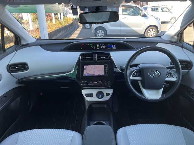 トヨタ プリウス Sセーフティプラス 茨城県 2016(平28)年 4.4万km アティチュードブラックマイカ トヨタセーフティーセンス/純正SDナビ/Bluetooth/フルセグTV/バックカメラ/ドライブレコーダー/ビルトインETC/レーダークルーズコントロール/レーン逸脱/パーキングアシスト/横滑り防止装置/衝突軽減システム/アイドリングストップ/レーダークルーズコントロール/オートライト/オートマチックハイビーム/LEDヘッドライト/コーナーセンサー/ステアリモコン/スマートキー