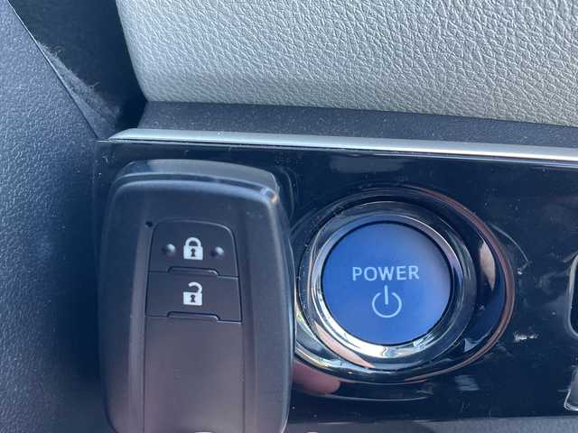 トヨタ プリウス Sセーフティプラス 茨城県 2016(平28)年 4.4万km アティチュードブラックマイカ トヨタセーフティーセンス/純正SDナビ/Bluetooth/フルセグTV/バックカメラ/ドライブレコーダー/ビルトインETC/レーダークルーズコントロール/レーン逸脱/パーキングアシスト/横滑り防止装置/衝突軽減システム/アイドリングストップ/レーダークルーズコントロール/オートライト/オートマチックハイビーム/LEDヘッドライト/コーナーセンサー/ステアリモコン/スマートキー