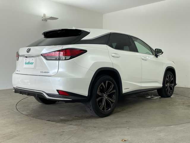 レクサス ＲＸ 450h バージョンL 兵庫県 2021(令3)年 5万km ソニッククォーツ ・サンルーフ/・LEXUSsafety/・プリクラッシュセーフティ/・レーントレーシングアシスト/・レーダークルーズコントロール/・オートマチックハイビーム/・ブラインドスポットモニター/・クリアランスソナー/・リヤクロストラフィックアラート/・パーキングサポートブレーキ/・ロードサインアシスト/・ヘッドアップディスプレイ/・先行車発進告知/・パワーバックドア/・純正12.3型ナビ＆TV＆BT＆DVD＆BD＆SD/・全方位カメラ/・リアエンターテイメントシステム/・HDMI接続/・茶革シート/・全席シートヒーター/・前席シートベンチレーション/・前席パワーシート/・ステアリングヒーター/・ステアリングスイッチ/・パドルシフト/・前後ドライブレコーダー/・3眼LEDヘッドライト/・LEDフロントフォグ/・オートライト/・スマートキー/・プッシュスタート/・スペアキー/・純正20インチアルミホイール