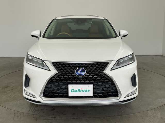 レクサス ＲＸ 450h バージョンL 兵庫県 2021(令3)年 5万km ソニッククォーツ ・サンルーフ/・LEXUSsafety/・プリクラッシュセーフティ/・レーントレーシングアシスト/・レーダークルーズコントロール/・オートマチックハイビーム/・ブラインドスポットモニター/・クリアランスソナー/・リヤクロストラフィックアラート/・パーキングサポートブレーキ/・ロードサインアシスト/・ヘッドアップディスプレイ/・先行車発進告知/・パワーバックドア/・純正12.3型ナビ＆TV＆BT＆DVD＆BD＆SD/・全方位カメラ/・リアエンターテイメントシステム/・HDMI接続/・茶革シート/・全席シートヒーター/・前席シートベンチレーション/・前席パワーシート/・ステアリングヒーター/・ステアリングスイッチ/・パドルシフト/・前後ドライブレコーダー/・3眼LEDヘッドライト/・LEDフロントフォグ/・オートライト/・スマートキー/・プッシュスタート/・スペアキー/・純正20インチアルミホイール