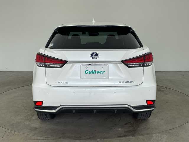 レクサス ＲＸ 450h バージョンL 兵庫県 2021(令3)年 5万km ソニッククォーツ ・サンルーフ/・LEXUSsafety/・プリクラッシュセーフティ/・レーントレーシングアシスト/・レーダークルーズコントロール/・オートマチックハイビーム/・ブラインドスポットモニター/・クリアランスソナー/・リヤクロストラフィックアラート/・パーキングサポートブレーキ/・ロードサインアシスト/・ヘッドアップディスプレイ/・先行車発進告知/・パワーバックドア/・純正12.3型ナビ＆TV＆BT＆DVD＆BD＆SD/・全方位カメラ/・リアエンターテイメントシステム/・HDMI接続/・茶革シート/・全席シートヒーター/・前席シートベンチレーション/・前席パワーシート/・ステアリングヒーター/・ステアリングスイッチ/・パドルシフト/・前後ドライブレコーダー/・3眼LEDヘッドライト/・LEDフロントフォグ/・オートライト/・スマートキー/・プッシュスタート/・スペアキー/・純正20インチアルミホイール