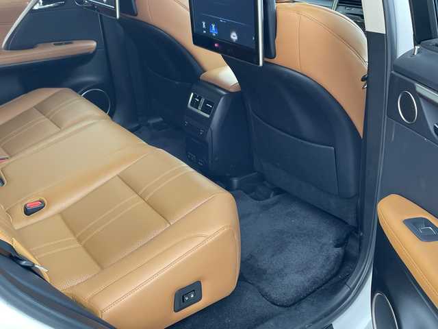 レクサス ＲＸ 450h バージョンL 兵庫県 2021(令3)年 5万km ソニッククォーツ ・サンルーフ/・LEXUSsafety/・プリクラッシュセーフティ/・レーントレーシングアシスト/・レーダークルーズコントロール/・オートマチックハイビーム/・ブラインドスポットモニター/・クリアランスソナー/・リヤクロストラフィックアラート/・パーキングサポートブレーキ/・ロードサインアシスト/・ヘッドアップディスプレイ/・先行車発進告知/・パワーバックドア/・純正12.3型ナビ＆TV＆BT＆DVD＆BD＆SD/・全方位カメラ/・リアエンターテイメントシステム/・HDMI接続/・茶革シート/・全席シートヒーター/・前席シートベンチレーション/・前席パワーシート/・ステアリングヒーター/・ステアリングスイッチ/・パドルシフト/・前後ドライブレコーダー/・3眼LEDヘッドライト/・LEDフロントフォグ/・オートライト/・スマートキー/・プッシュスタート/・スペアキー/・純正20インチアルミホイール