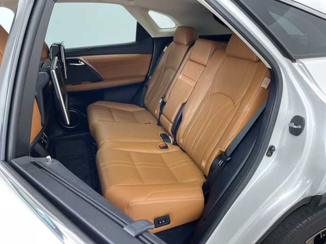 レクサス ＲＸ 450h バージョンL 兵庫県 2021(令3)年 5万km ソニッククォーツ ・サンルーフ/・LEXUSsafety/・プリクラッシュセーフティ/・レーントレーシングアシスト/・レーダークルーズコントロール/・オートマチックハイビーム/・ブラインドスポットモニター/・クリアランスソナー/・リヤクロストラフィックアラート/・パーキングサポートブレーキ/・ロードサインアシスト/・ヘッドアップディスプレイ/・先行車発進告知/・パワーバックドア/・純正12.3型ナビ＆TV＆BT＆DVD＆BD＆SD/・全方位カメラ/・リアエンターテイメントシステム/・HDMI接続/・茶革シート/・全席シートヒーター/・前席シートベンチレーション/・前席パワーシート/・ステアリングヒーター/・ステアリングスイッチ/・パドルシフト/・前後ドライブレコーダー/・3眼LEDヘッドライト/・LEDフロントフォグ/・オートライト/・スマートキー/・プッシュスタート/・スペアキー/・純正20インチアルミホイール