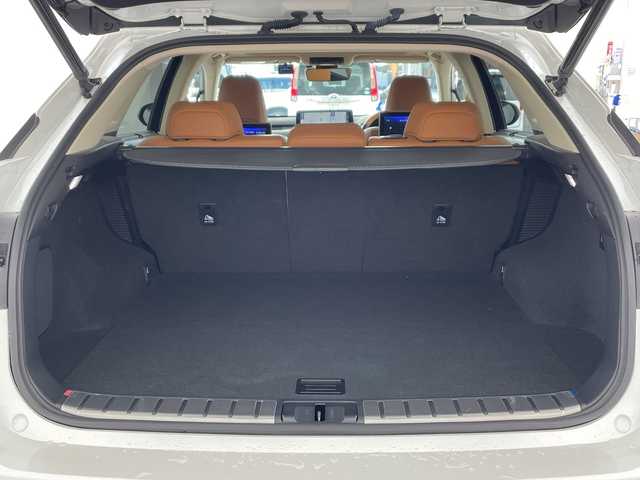 レクサス ＲＸ 450h バージョンL 兵庫県 2021(令3)年 5万km ソニッククォーツ ・サンルーフ/・LEXUSsafety/・プリクラッシュセーフティ/・レーントレーシングアシスト/・レーダークルーズコントロール/・オートマチックハイビーム/・ブラインドスポットモニター/・クリアランスソナー/・リヤクロストラフィックアラート/・パーキングサポートブレーキ/・ロードサインアシスト/・ヘッドアップディスプレイ/・先行車発進告知/・パワーバックドア/・純正12.3型ナビ＆TV＆BT＆DVD＆BD＆SD/・全方位カメラ/・リアエンターテイメントシステム/・HDMI接続/・茶革シート/・全席シートヒーター/・前席シートベンチレーション/・前席パワーシート/・ステアリングヒーター/・ステアリングスイッチ/・パドルシフト/・前後ドライブレコーダー/・3眼LEDヘッドライト/・LEDフロントフォグ/・オートライト/・スマートキー/・プッシュスタート/・スペアキー/・純正20インチアルミホイール