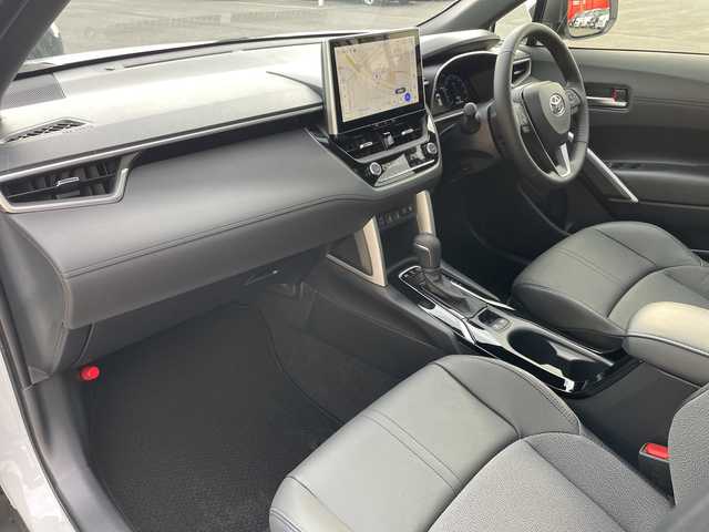 トヨタ カローラ クロス ハイブリッド Z 青森県 2025(令7)年 0.4万km プラチナホワイトパールマイカ 4WD/OP寒冷地仕様/OP純正10.5インチDオーディオプラスナビ・フルセグTV/Bluetooth・USB・Miracast/OPパノラミックビューモニター/OPパノラマルーフ/OPトヨタチームメイト/アドバンストパーク/パーキングサポートブレーキ/安心降車アシスト/ブラインドスポットモニター/セーフティセンス/プリクラッシュセーフティ/レーダークルーズコントロール/レーントレーシングアシスト/オートマチックハイビーム/ハーフレザーシート/運転席パワーシート/前席シートヒーター/ステアリングヒーター/パワーバックドア/純正前後ドライブレコーダー/純正ビルトインETC2.0/OP AC100V1500W/ワイパーデアイサー/LEDヘッドライト/LEDフォグランプ/LEDリアフォグランプ/純正18インチアルミ/ルーフレール