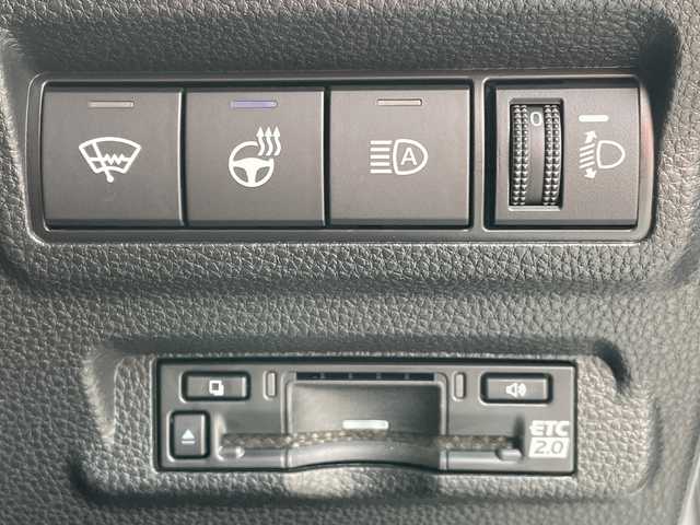 トヨタ カローラ クロス ハイブリッド Z 青森県 2025(令7)年 0.4万km プラチナホワイトパールマイカ 4WD/OP寒冷地仕様/OP純正10.5インチDオーディオプラスナビ・フルセグTV/Bluetooth・USB・Miracast/OPパノラミックビューモニター/OPパノラマルーフ/OPトヨタチームメイト/アドバンストパーク/パーキングサポートブレーキ/安心降車アシスト/ブラインドスポットモニター/セーフティセンス/プリクラッシュセーフティ/レーダークルーズコントロール/レーントレーシングアシスト/オートマチックハイビーム/ハーフレザーシート/運転席パワーシート/前席シートヒーター/ステアリングヒーター/パワーバックドア/純正前後ドライブレコーダー/純正ビルトインETC2.0/OP AC100V1500W/ワイパーデアイサー/LEDヘッドライト/LEDフォグランプ/LEDリアフォグランプ/純正18インチアルミ/ルーフレール