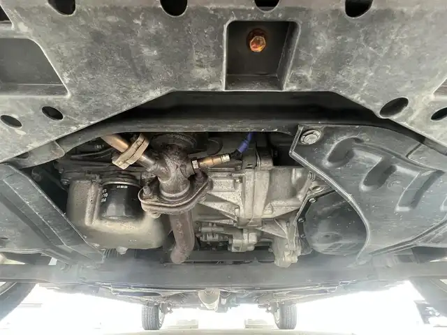 スズキ スイフト XG 秋田県 2014(平26)年 5.7万km スノーホワイトパール 社外ナビ/４WD/ワンセグ/社外アルミ/スマートキー/プッシュスタート/前席シートヒーター/純正フロアマット/純正ドアバイザー/オートエアコン/パワーステアリング/パワーウィンドウ/レベライザー/横滑り防止/盗難防止装置/電動格納ミラー/保証書/取扱説明書/記録簿