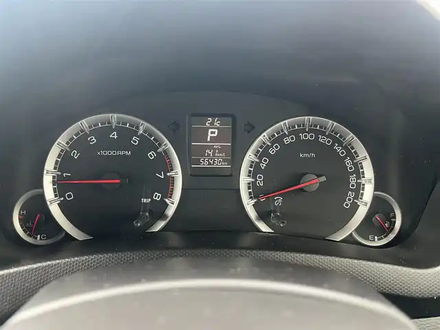 スズキ スイフト XG 秋田県 2014(平26)年 5.7万km スノーホワイトパール 社外ナビ/４WD/ワンセグ/社外アルミ/スマートキー/プッシュスタート/前席シートヒーター/純正フロアマット/純正ドアバイザー/オートエアコン/パワーステアリング/パワーウィンドウ/レベライザー/横滑り防止/盗難防止装置/電動格納ミラー/保証書/取扱説明書/記録簿