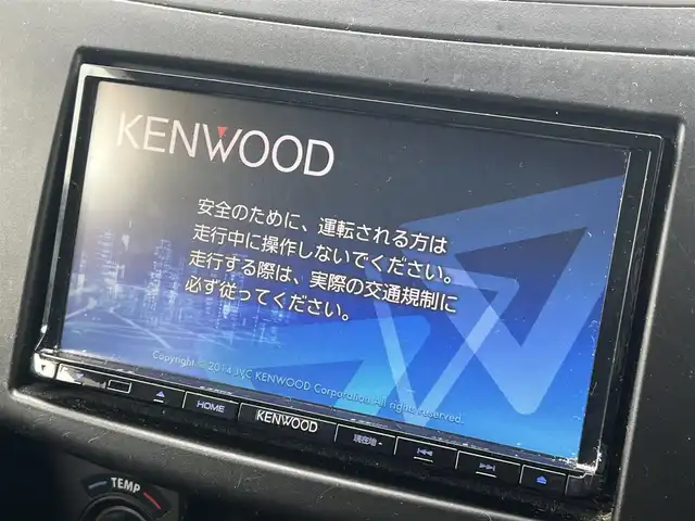 スズキ スイフト XG 秋田県 2014(平26)年 5.7万km スノーホワイトパール 社外ナビ/４WD/ワンセグ/社外アルミ/スマートキー/プッシュスタート/前席シートヒーター/純正フロアマット/純正ドアバイザー/オートエアコン/パワーステアリング/パワーウィンドウ/レベライザー/横滑り防止/盗難防止装置/電動格納ミラー/保証書/取扱説明書/記録簿