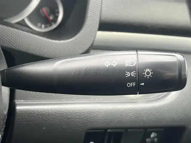 スズキ スイフト XG 秋田県 2014(平26)年 5.7万km スノーホワイトパール 社外ナビ/４WD/ワンセグ/社外アルミ/スマートキー/プッシュスタート/前席シートヒーター/純正フロアマット/純正ドアバイザー/オートエアコン/パワーステアリング/パワーウィンドウ/レベライザー/横滑り防止/盗難防止装置/電動格納ミラー/保証書/取扱説明書/記録簿