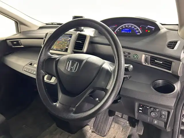 ホンダ フリード G ジャストセレクション 佐賀県 2013(平25)年 7.8万km プレミアムブラキッシュパール 純正ナビ　/バックカメラ　/片側パワースライドドア　/前後ドライブレコーダー　/スマートキー　/ＥＴＣ　/ミュージックサーバー　/ワンセグテレビ　/社外アルミホイール　/ヘッドライトレベライザー/横滑り防止装置