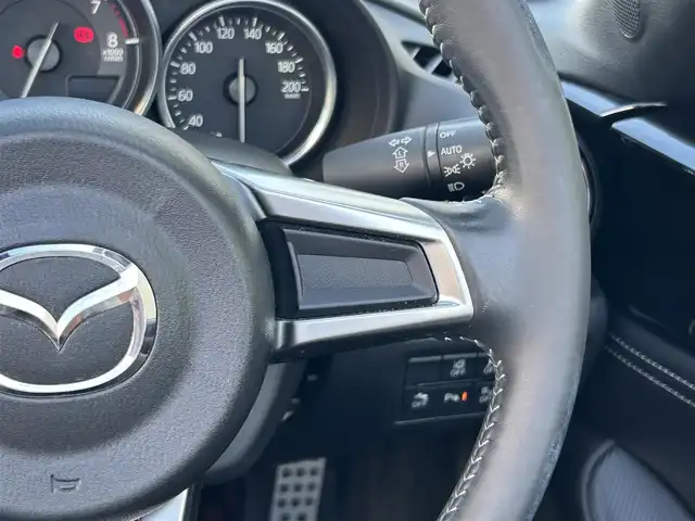 マツダ ロードスター S 滋賀県 2022(令4)年 3.1万km ジェットブラックマイカ 純正カーオーディオ/(FM/AM/USB/AUX)/ETC/積込冬タイヤ/プリクラッシュブレーキアシスト	/スマート・シティブレーキサポート（後退時）（ＳＣＢＳ）/ブラインドスポットモニタリング（ＢＳＭ）/リアクロストラフィックアラート（ＲＣＴＡ）/レーンキープアシスト	/リアパーキングセンサー/電動格納ミラー/革巻きステアリング/ステアリングスイッチ/オートライト/LEDヘッドライト/マニュアルエアコン/プッシュスタート/スマートキー/社外フロアマット
