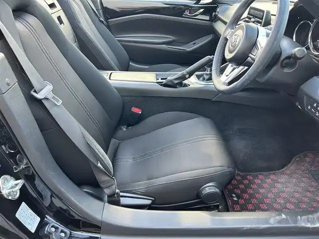 マツダ ロードスター S 滋賀県 2022(令4)年 3.1万km ジェットブラックマイカ 純正カーオーディオ/(FM/AM/USB/AUX)/ETC/積込冬タイヤ/プリクラッシュブレーキアシスト	/スマート・シティブレーキサポート（後退時）（ＳＣＢＳ）/ブラインドスポットモニタリング（ＢＳＭ）/リアクロストラフィックアラート（ＲＣＴＡ）/レーンキープアシスト	/リアパーキングセンサー/電動格納ミラー/革巻きステアリング/ステアリングスイッチ/オートライト/LEDヘッドライト/マニュアルエアコン/プッシュスタート/スマートキー/社外フロアマット