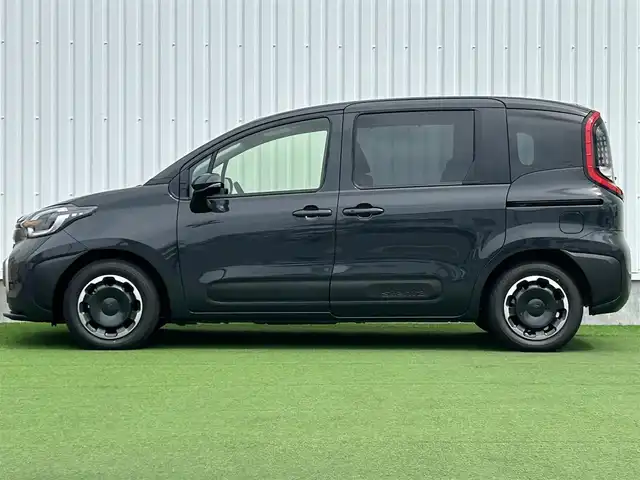 トヨタ シエンタ Z 香川県 2025(令7)年 0.1千km ダークグレー 登録済未使用車　/７人乗り　/１０．５型ナビ／ＴＶ機能付きディスプレイオーディオ　/Miracast/全方位カメラ　/トヨタセーフティセンス/両側パワースライドドア　/ＢＳＭ　/ＰＫＳＢ　/コンビステア／リモコン　/ＬＥＤヘッドライト/オートライト／ハイビーム機能　/ＥＴＣ2.0/リアロールサンシェード/前後クリアランスソナー/リアシートタイプC充電器×2/スペアキー×1