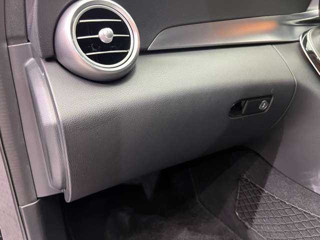 メルセデス・ベンツ Ｃ２２０ｄ ローレウスED スポーツプラスPKG 千葉県 2020(令2)年 4.7万km オブシディアンブラック レザーエクスクルーシブＰＫＧ　/パノラマＳＲ　/黒革シート　/Ｂｕｒｍｅｓｔｅｒサウンド　/ＨＵＤ　/ＡＣＣ/ナビ　/ＴＶ　/３６０°Ｂｌｕｅｔｏｏｔｈ接続　/電動トランク　/シートＨ　/ベンチレーション　/ＲＳＰ　/ＥＴＣ