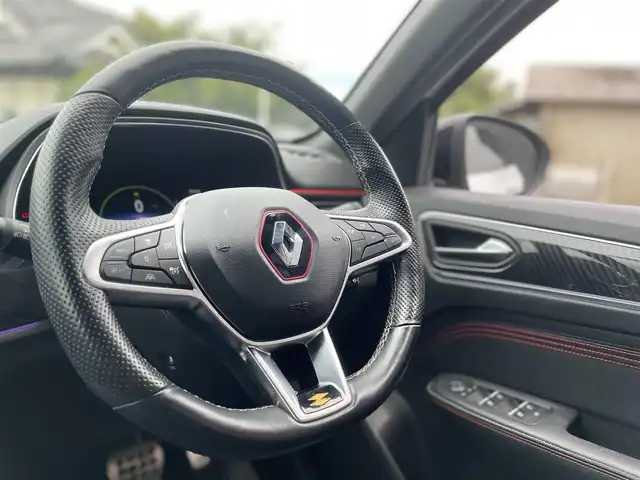 ルノー ルノー アルカナ RSライン E-テックハイブリッド 栃木県 2023(令5)年 2.7万km パール ワンオーナー/AppleCarPlay/ACC/パーキングアシスト/全方位カメラ/ETC/ハーフレザー/パワーシート/シートヒーター/ステアリングヒーター/クリアランスソナー/アクティブブレーキ/レーンキープ/BSM/アンビエント