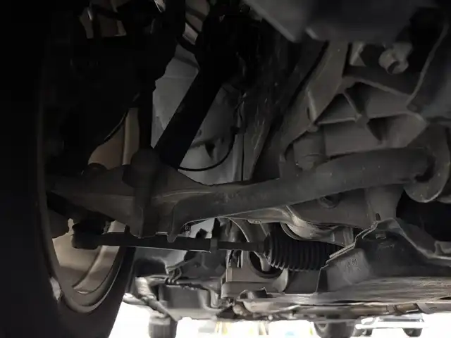 日産 スカイライン ハイブリッド 350GT Type P 三重県 2017(平29)年 3.7万km メテオフレークブラックパール ハイブリッド（プレミアムガソリン）/FR/MTモード付フロア7AT/純正 8インチ CARWINGSナビ/（FM/AM/CD/DVD/Music Box/TV/USB/iPod/Bluetooth/AUX/Audio APPS）/アラウンドビューモニター/ビルトインETC/安全/・PFCW（前方衝突予測警報）/・エマージェンシーブレーキ/・LDP（車線逸脱防止支援システム）/・LDW（車線逸脱警報）/・インテリジェント クルーズコントロール（追従機能付）/・DCA：ディスタンスコントロールアシスト（インテリジェントペダル）/・BSI（後側方衝突防止支援システム）/・BSW（後側方車両検知警報）/・フロント＆バックソナー/・VDC（ビークルダイナミクスコントロール）/など/装備/・本革シート/・シートヒーター（D/N）/・運転席、助手席パワーシート（スライド、リクライニング、リフター／運転席シートメモリー機能付）/・運転席電動ランバーサポート/・オートライト/・LED ヘッドライト＆フロントフォグライト/・ハイビームアシスト/・アクティブAFS/・ステアリングスイッチ/・17インチアルミ/など