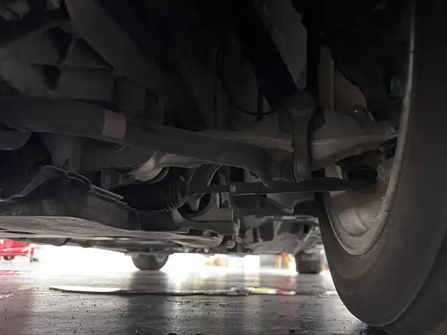 日産 スカイライン ハイブリッド 350GT Type P 三重県 2017(平29)年 3.7万km メテオフレークブラックパール ハイブリッド（プレミアムガソリン）/FR/MTモード付フロア7AT/純正 8インチ CARWINGSナビ/（FM/AM/CD/DVD/Music Box/TV/USB/iPod/Bluetooth/AUX/Audio APPS）/アラウンドビューモニター/ビルトインETC/安全/・PFCW（前方衝突予測警報）/・エマージェンシーブレーキ/・LDP（車線逸脱防止支援システム）/・LDW（車線逸脱警報）/・インテリジェント クルーズコントロール（追従機能付）/・DCA：ディスタンスコントロールアシスト（インテリジェントペダル）/・BSI（後側方衝突防止支援システム）/・BSW（後側方車両検知警報）/・フロント＆バックソナー/・VDC（ビークルダイナミクスコントロール）/など/装備/・本革シート/・シートヒーター（D/N）/・運転席、助手席パワーシート（スライド、リクライニング、リフター／運転席シートメモリー機能付）/・運転席電動ランバーサポート/・オートライト/・LED ヘッドライト＆フロントフォグライト/・ハイビームアシスト/・アクティブAFS/・ステアリングスイッチ/・17インチアルミ/など