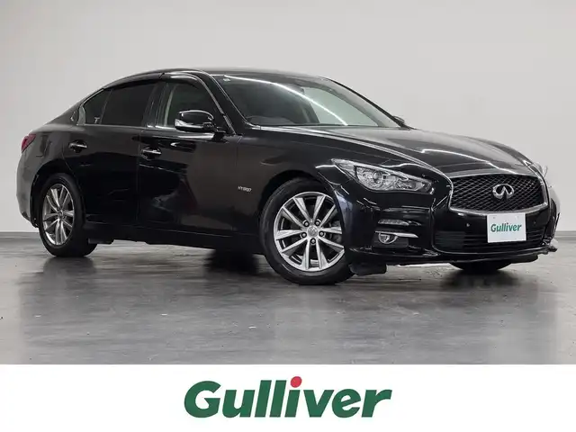 日産 スカイライン ハイブリッド 350GT Type P 三重県 2017(平29)年 3.7万km メテオフレークブラックパール ハイブリッド（プレミアムガソリン）/FR/MTモード付フロア7AT/純正 8インチ CARWINGSナビ/（FM/AM/CD/DVD/Music Box/TV/USB/iPod/Bluetooth/AUX/Audio APPS）/アラウンドビューモニター/ビルトインETC/安全/・PFCW（前方衝突予測警報）/・エマージェンシーブレーキ/・LDP（車線逸脱防止支援システム）/・LDW（車線逸脱警報）/・インテリジェント クルーズコントロール（追従機能付）/・DCA：ディスタンスコントロールアシスト（インテリジェントペダル）/・BSI（後側方衝突防止支援システム）/・BSW（後側方車両検知警報）/・フロント＆バックソナー/・VDC（ビークルダイナミクスコントロール）/など/装備/・本革シート/・シートヒーター（D/N）/・運転席、助手席パワーシート（スライド、リクライニング、リフター／運転席シートメモリー機能付）/・運転席電動ランバーサポート/・オートライト/・LED ヘッドライト＆フロントフォグライト/・ハイビームアシスト/・アクティブAFS/・ステアリングスイッチ/・17インチアルミ/など