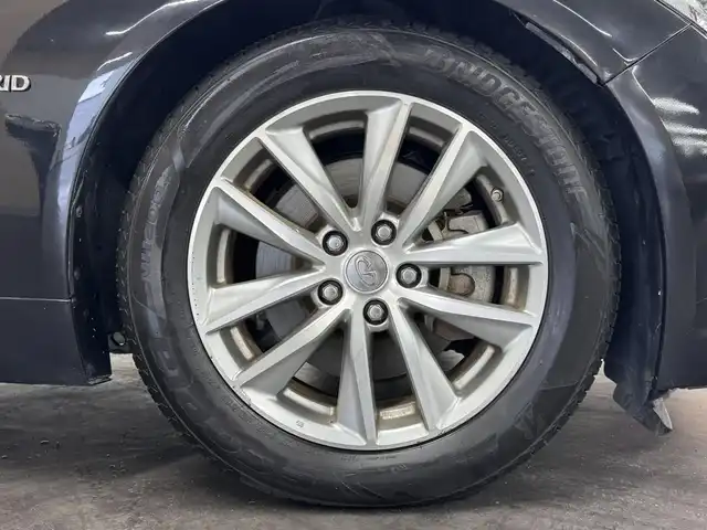 日産 スカイライン ハイブリッド 350GT Type P 三重県 2017(平29)年 3.7万km メテオフレークブラックパール ハイブリッド（プレミアムガソリン）/FR/MTモード付フロア7AT/純正 8インチ CARWINGSナビ/（FM/AM/CD/DVD/Music Box/TV/USB/iPod/Bluetooth/AUX/Audio APPS）/アラウンドビューモニター/ビルトインETC/安全/・PFCW（前方衝突予測警報）/・エマージェンシーブレーキ/・LDP（車線逸脱防止支援システム）/・LDW（車線逸脱警報）/・インテリジェント クルーズコントロール（追従機能付）/・DCA：ディスタンスコントロールアシスト（インテリジェントペダル）/・BSI（後側方衝突防止支援システム）/・BSW（後側方車両検知警報）/・フロント＆バックソナー/・VDC（ビークルダイナミクスコントロール）/など/装備/・本革シート/・シートヒーター（D/N）/・運転席、助手席パワーシート（スライド、リクライニング、リフター／運転席シートメモリー機能付）/・運転席電動ランバーサポート/・オートライト/・LED ヘッドライト＆フロントフォグライト/・ハイビームアシスト/・アクティブAFS/・ステアリングスイッチ/・17インチアルミ/など