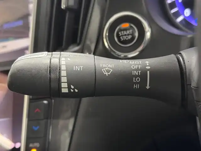 日産 スカイライン ハイブリッド 350GT Type P 三重県 2017(平29)年 3.7万km メテオフレークブラックパール ハイブリッド（プレミアムガソリン）/FR/MTモード付フロア7AT/純正 8インチ CARWINGSナビ/（FM/AM/CD/DVD/Music Box/TV/USB/iPod/Bluetooth/AUX/Audio APPS）/アラウンドビューモニター/ビルトインETC/安全/・PFCW（前方衝突予測警報）/・エマージェンシーブレーキ/・LDP（車線逸脱防止支援システム）/・LDW（車線逸脱警報）/・インテリジェント クルーズコントロール（追従機能付）/・DCA：ディスタンスコントロールアシスト（インテリジェントペダル）/・BSI（後側方衝突防止支援システム）/・BSW（後側方車両検知警報）/・フロント＆バックソナー/・VDC（ビークルダイナミクスコントロール）/など/装備/・本革シート/・シートヒーター（D/N）/・運転席、助手席パワーシート（スライド、リクライニング、リフター／運転席シートメモリー機能付）/・運転席電動ランバーサポート/・オートライト/・LED ヘッドライト＆フロントフォグライト/・ハイビームアシスト/・アクティブAFS/・ステアリングスイッチ/・17インチアルミ/など
