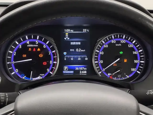 日産 スカイライン ハイブリッド 350GT Type P 三重県 2017(平29)年 3.7万km メテオフレークブラックパール ハイブリッド（プレミアムガソリン）/FR/MTモード付フロア7AT/純正 8インチ CARWINGSナビ/（FM/AM/CD/DVD/Music Box/TV/USB/iPod/Bluetooth/AUX/Audio APPS）/アラウンドビューモニター/ビルトインETC/安全/・PFCW（前方衝突予測警報）/・エマージェンシーブレーキ/・LDP（車線逸脱防止支援システム）/・LDW（車線逸脱警報）/・インテリジェント クルーズコントロール（追従機能付）/・DCA：ディスタンスコントロールアシスト（インテリジェントペダル）/・BSI（後側方衝突防止支援システム）/・BSW（後側方車両検知警報）/・フロント＆バックソナー/・VDC（ビークルダイナミクスコントロール）/など/装備/・本革シート/・シートヒーター（D/N）/・運転席、助手席パワーシート（スライド、リクライニング、リフター／運転席シートメモリー機能付）/・運転席電動ランバーサポート/・オートライト/・LED ヘッドライト＆フロントフォグライト/・ハイビームアシスト/・アクティブAFS/・ステアリングスイッチ/・17インチアルミ/など