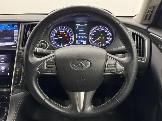 日産 スカイライン ハイブリッド 350GT Type P 三重県 2017(平29)年 3.7万km メテオフレークブラックパール ハイブリッド（プレミアムガソリン）/FR/MTモード付フロア7AT/純正 8インチ CARWINGSナビ/（FM/AM/CD/DVD/Music Box/TV/USB/iPod/Bluetooth/AUX/Audio APPS）/アラウンドビューモニター/ビルトインETC/安全/・PFCW（前方衝突予測警報）/・エマージェンシーブレーキ/・LDP（車線逸脱防止支援システム）/・LDW（車線逸脱警報）/・インテリジェント クルーズコントロール（追従機能付）/・DCA：ディスタンスコントロールアシスト（インテリジェントペダル）/・BSI（後側方衝突防止支援システム）/・BSW（後側方車両検知警報）/・フロント＆バックソナー/・VDC（ビークルダイナミクスコントロール）/など/装備/・本革シート/・シートヒーター（D/N）/・運転席、助手席パワーシート（スライド、リクライニング、リフター／運転席シートメモリー機能付）/・運転席電動ランバーサポート/・オートライト/・LED ヘッドライト＆フロントフォグライト/・ハイビームアシスト/・アクティブAFS/・ステアリングスイッチ/・17インチアルミ/など